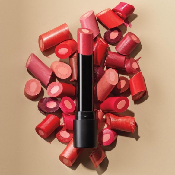 Bio-Retinol Lipstick Balm Treatment with Color - Picture 4 of 7